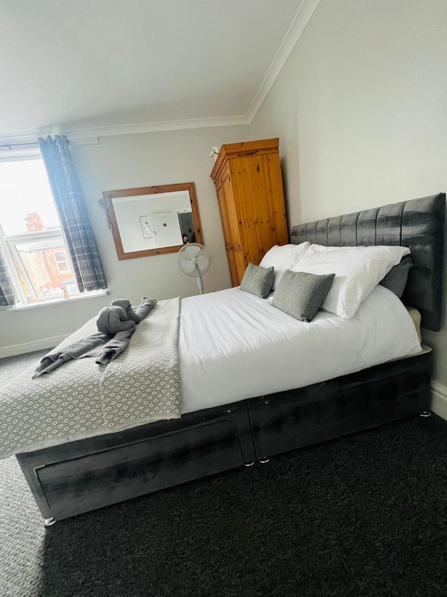 Lincoln City Centre Rooms P&S エクステリア 写真